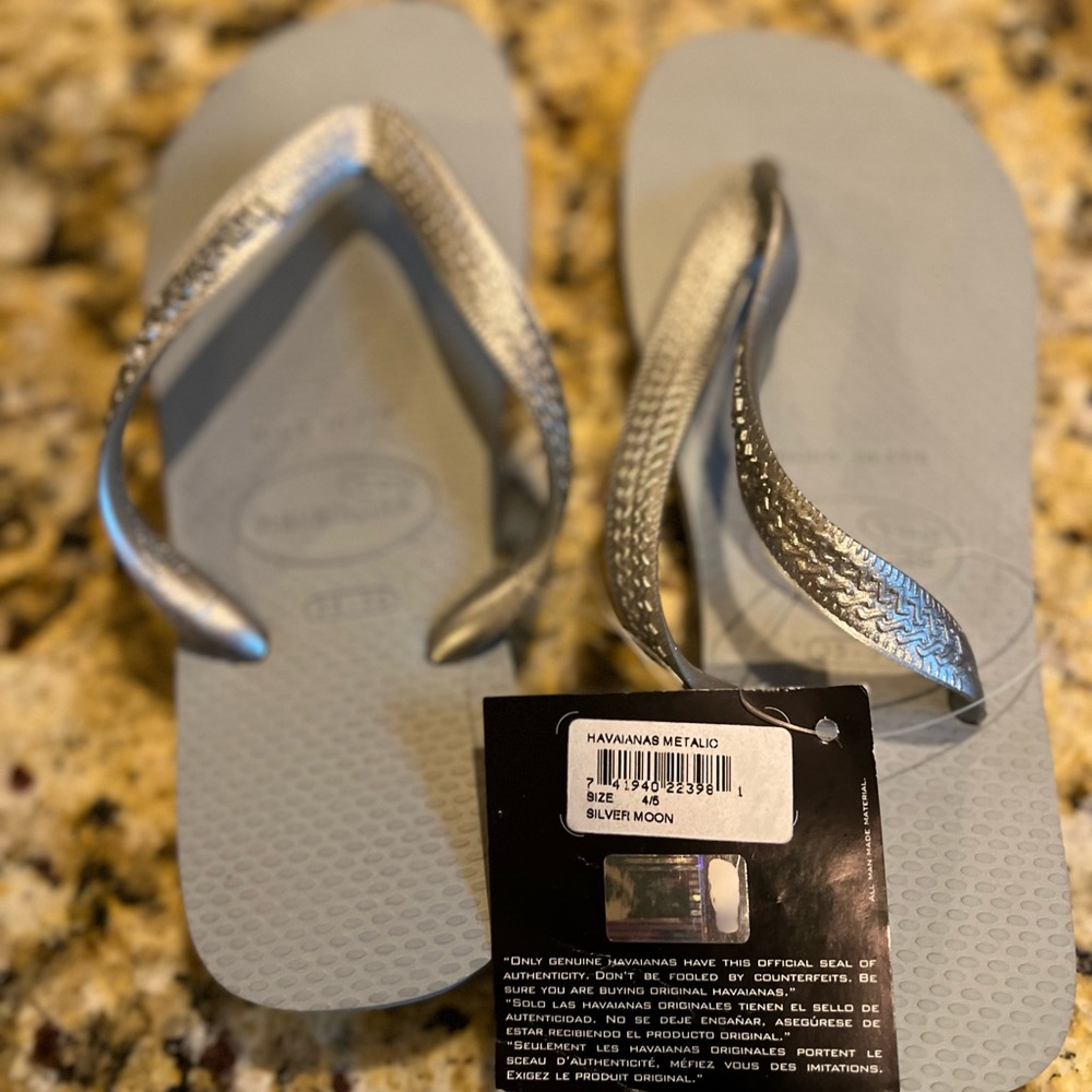 Women’s Havainas flip flops sandals metallic silver color. Size 5. Brand new - Picture 3 of 7